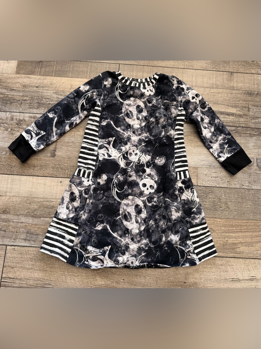 💀 Salty Black & White Skull Print Long Sleeve Dress